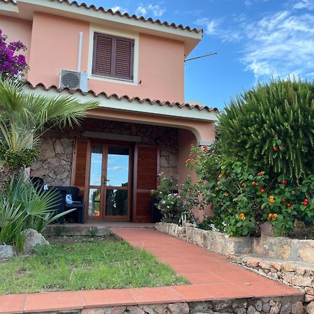Casa Sviluppata Su Due Piani Con Doppia Veranda E Parcheggio Privato سان تيودورو المظهر الخارجي الصورة