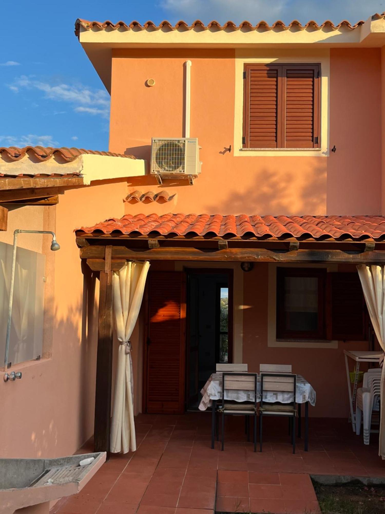 Casa Sviluppata Su Due Piani Con Doppia Veranda E Parcheggio Privato سان تيودورو المظهر الخارجي الصورة