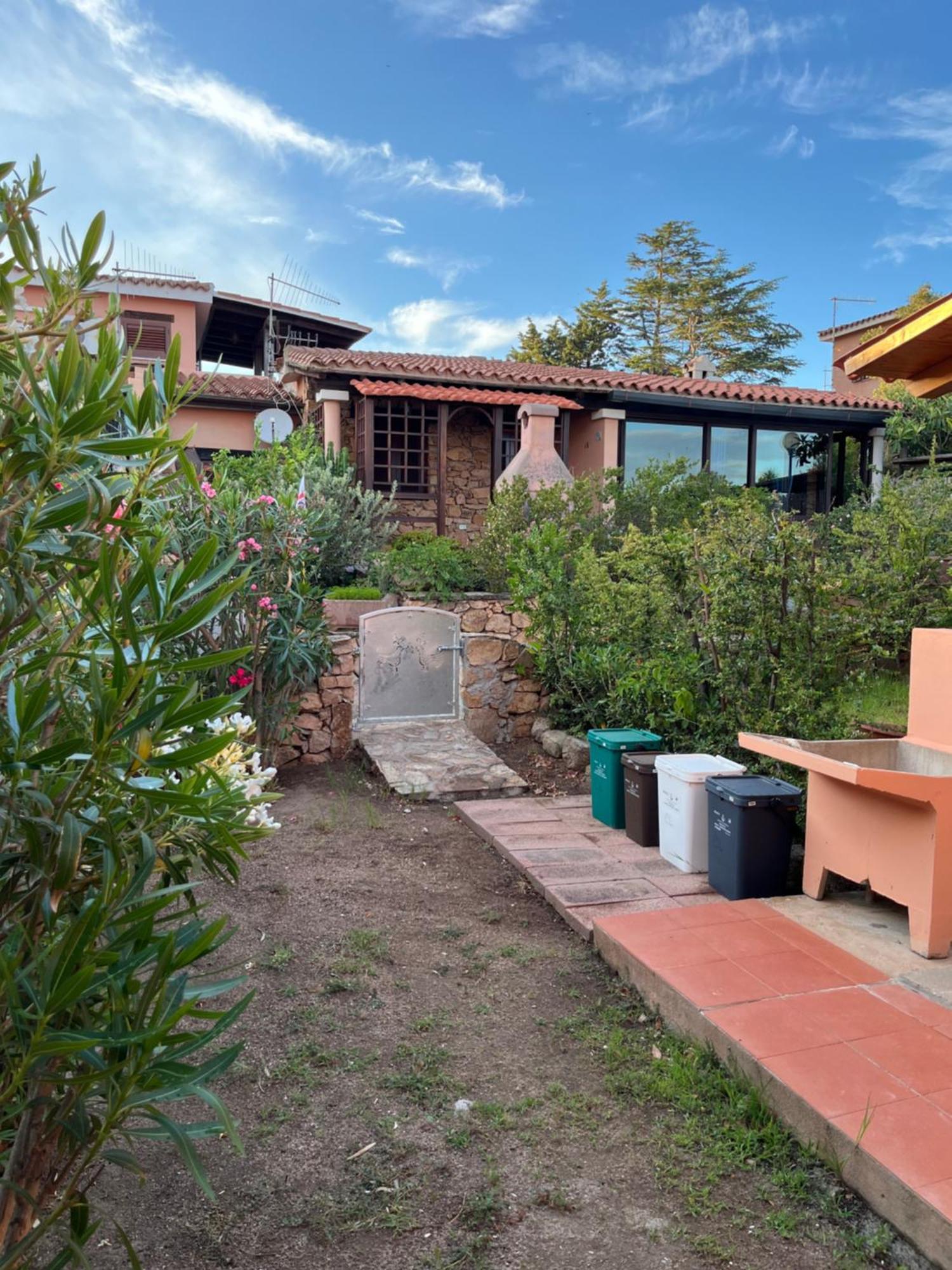 Casa Sviluppata Su Due Piani Con Doppia Veranda E Parcheggio Privato سان تيودورو المظهر الخارجي الصورة