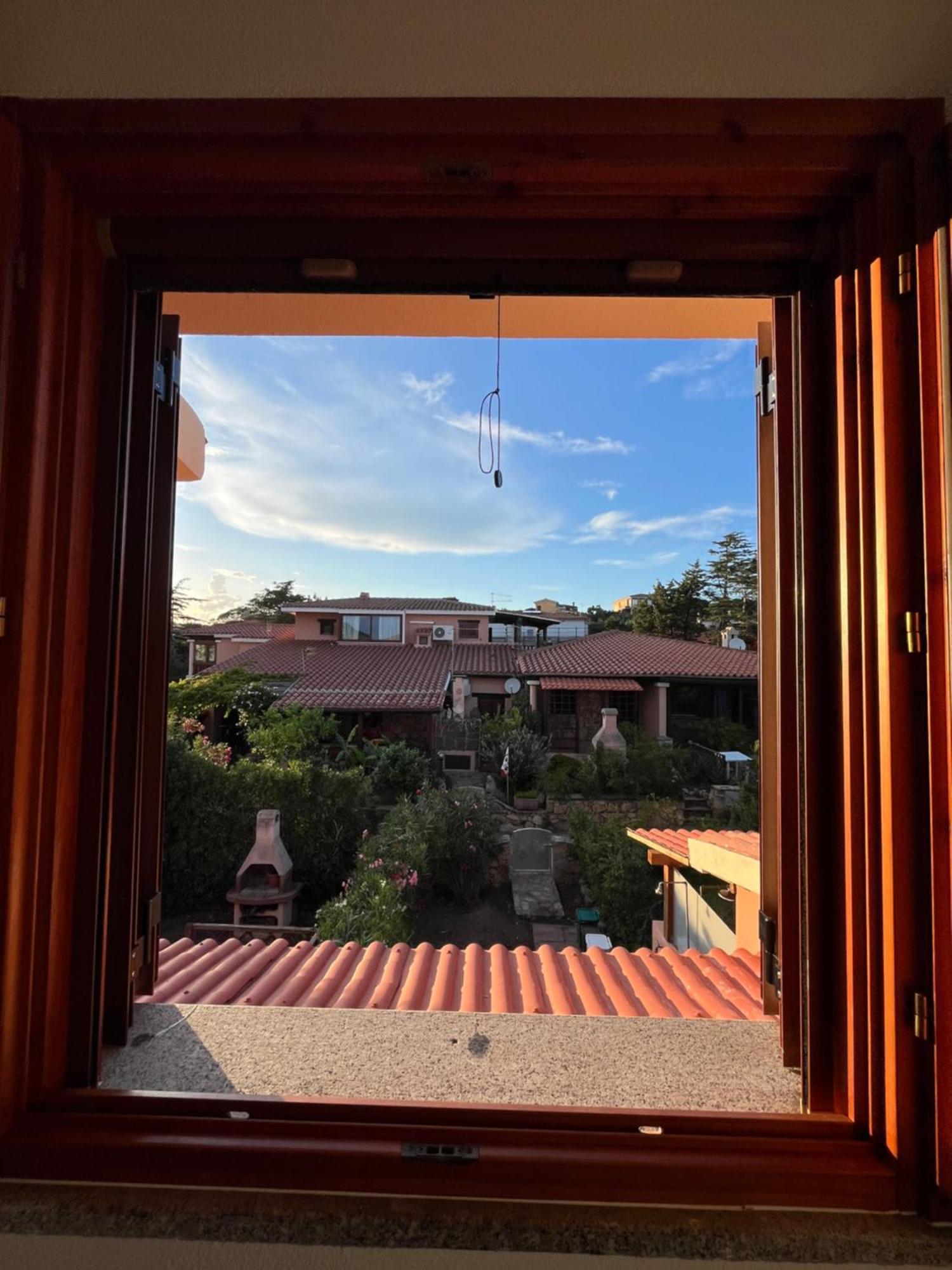 Casa Sviluppata Su Due Piani Con Doppia Veranda E Parcheggio Privato سان تيودورو المظهر الخارجي الصورة