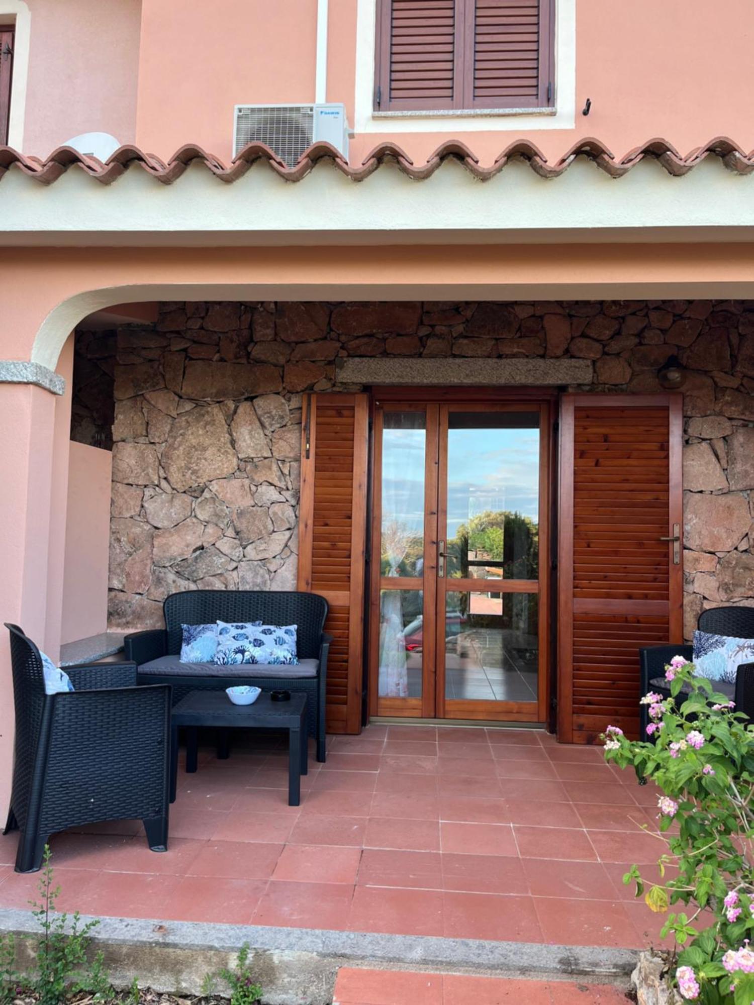 Casa Sviluppata Su Due Piani Con Doppia Veranda E Parcheggio Privato سان تيودورو المظهر الخارجي الصورة