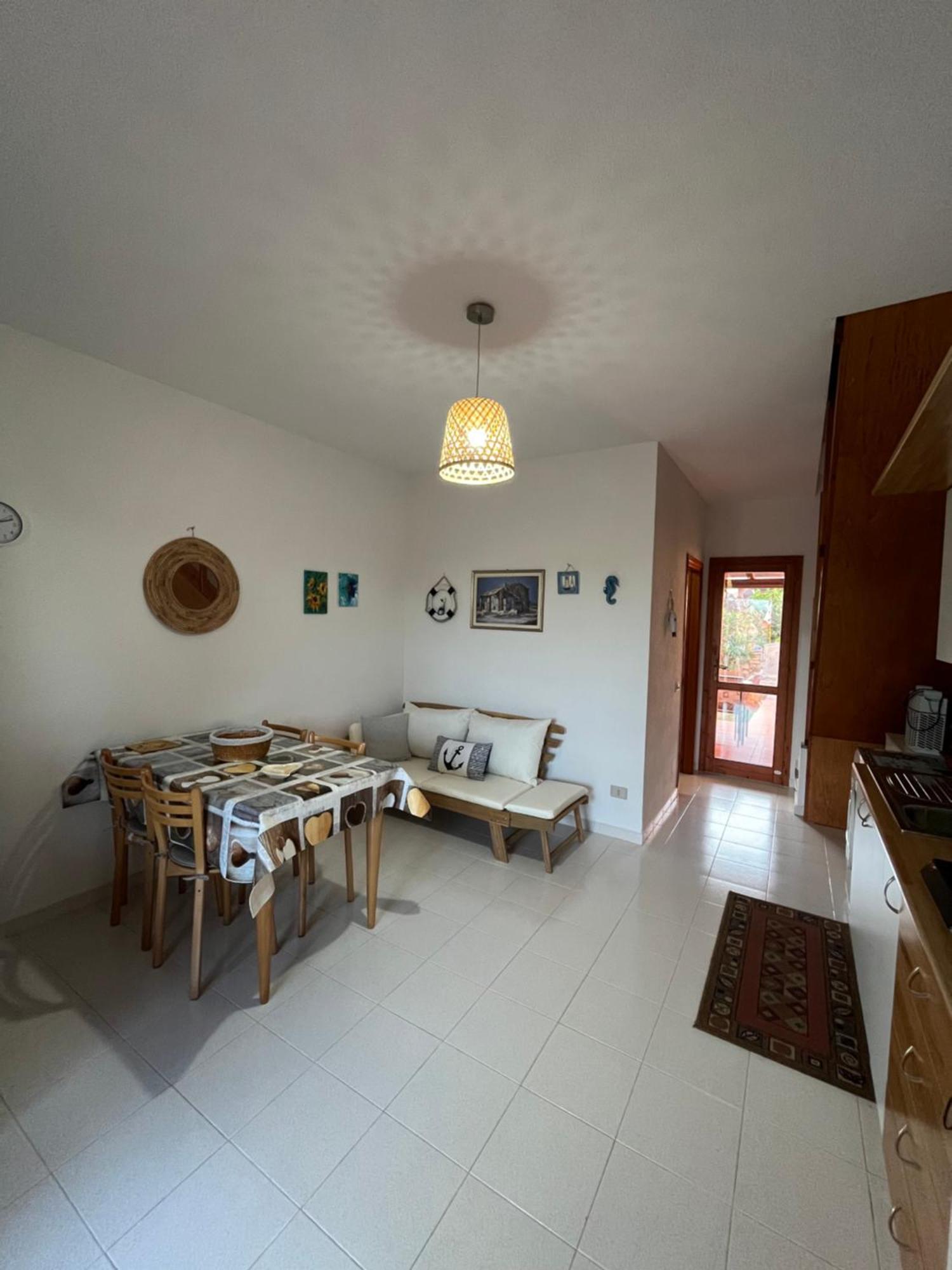 Casa Sviluppata Su Due Piani Con Doppia Veranda E Parcheggio Privato سان تيودورو المظهر الخارجي الصورة