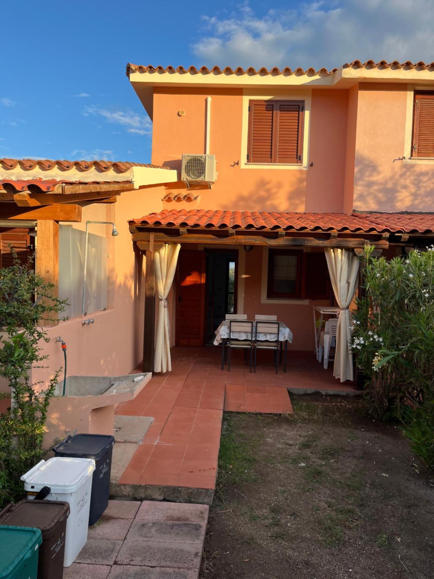 Casa Sviluppata Su Due Piani Con Doppia Veranda E Parcheggio Privato سان تيودورو المظهر الخارجي الصورة