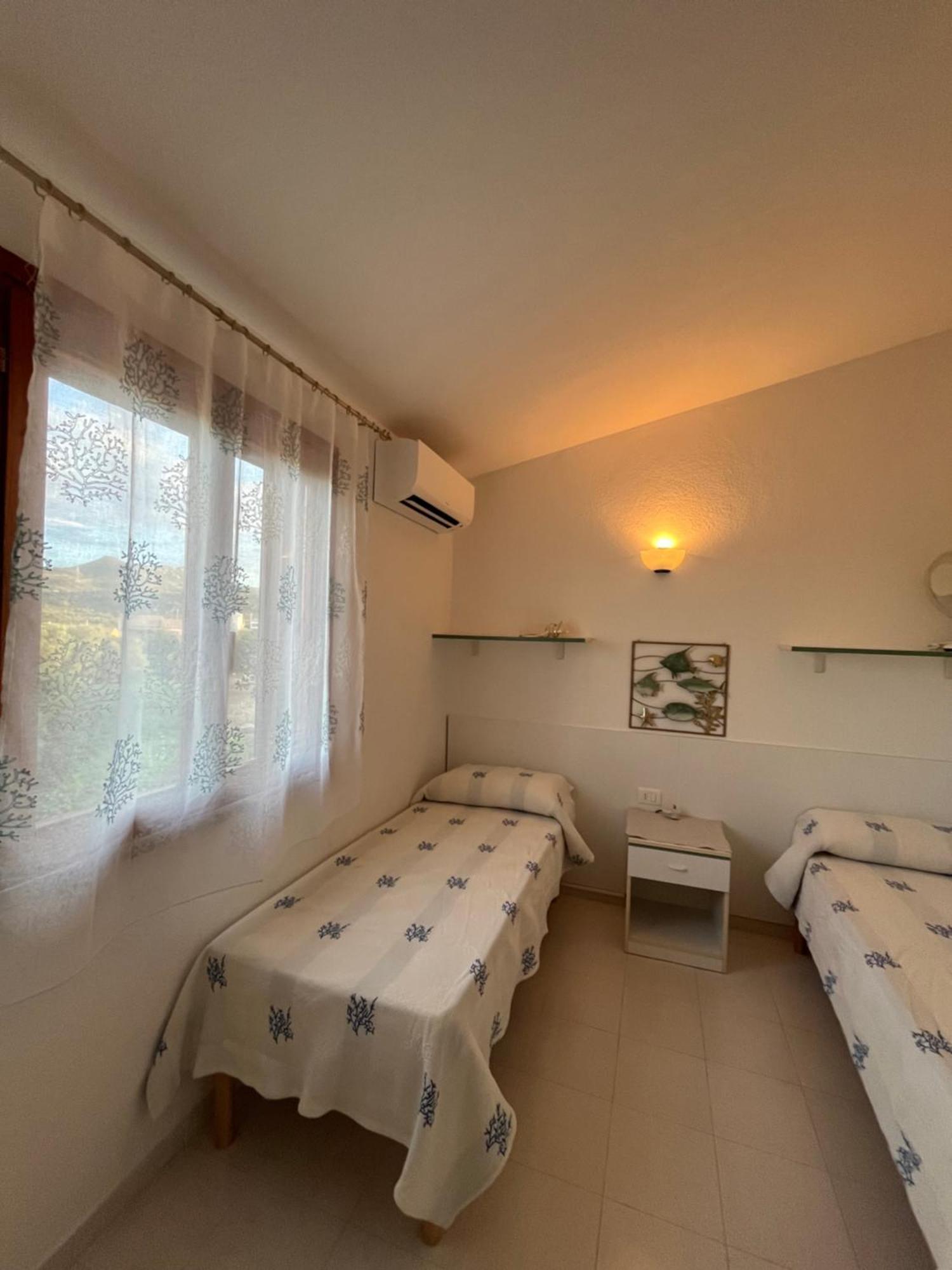 Casa Sviluppata Su Due Piani Con Doppia Veranda E Parcheggio Privato سان تيودورو المظهر الخارجي الصورة